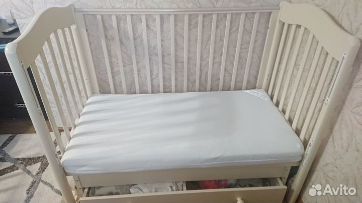 Продам крепкую детскую кроватку