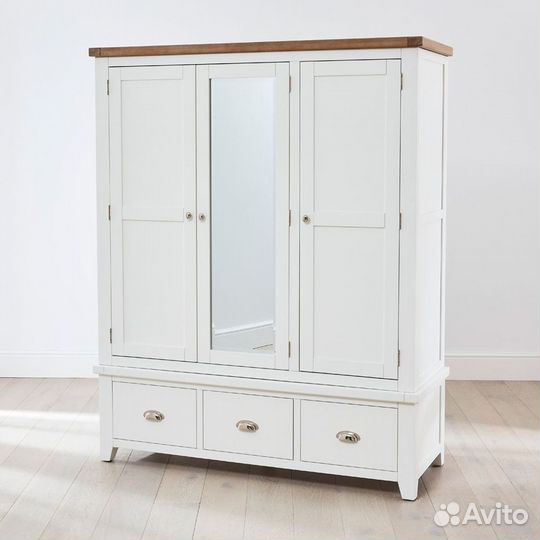 Белый шкаф из массива с зеркалом. Кантри 11