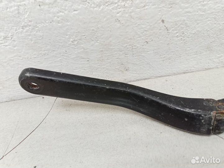 Поводок стеклоочистителя передний