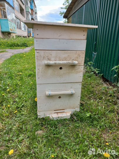 Улей, домик для пчел