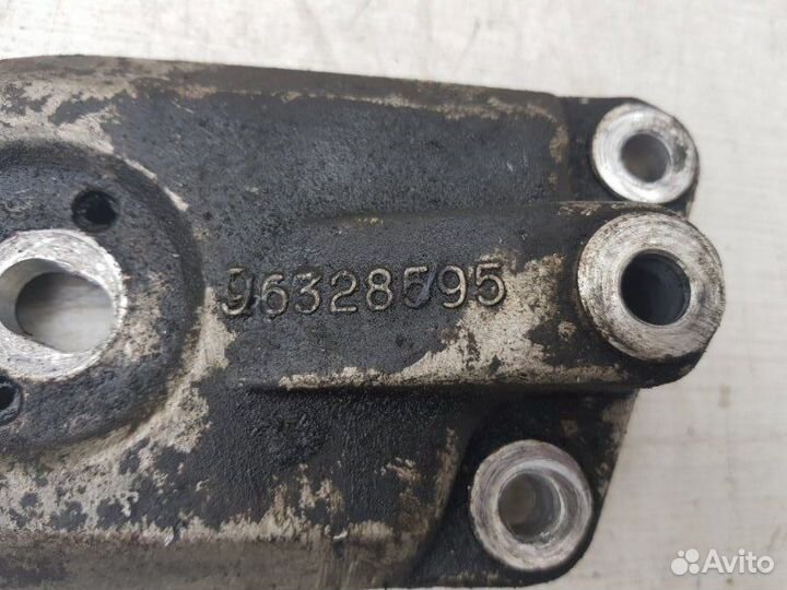 Кронштейн опоры двигателя правый Chevrolet Epica