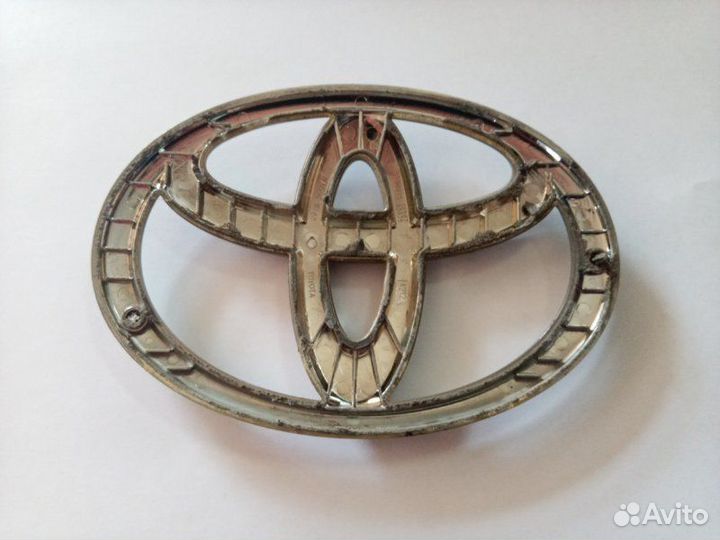 Эмблема Toyota Camry 2008-2015