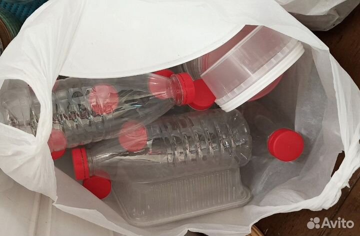 Пластиковые контейнеры,бутылки, банки, ведерки