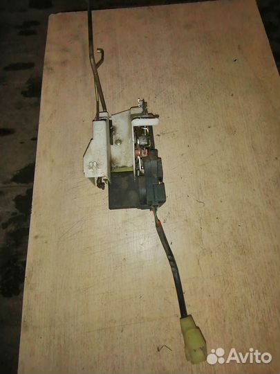 Замок двери передний правый киа Кларус