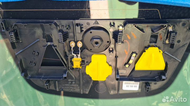 Стекло ветровое A4476700100