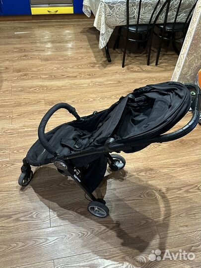 Прогулочная коляска baby jogger