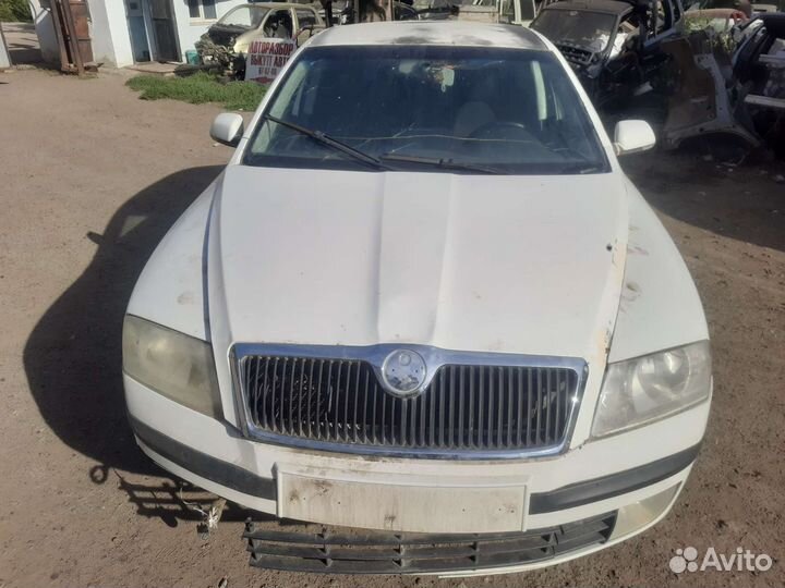 В разборе Skoda Octavia A5 дорест по запчастям