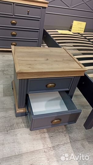 Тумба прикроватная витринный образец