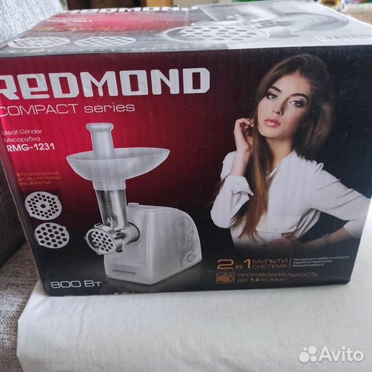 Мясорубка электрическая Redmond почти новая