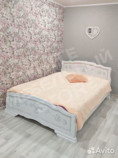 Кровать массив