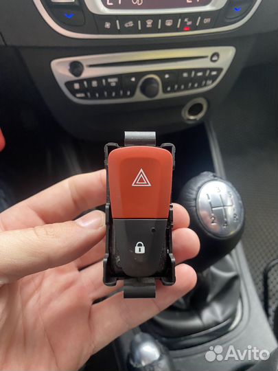 Кнопка аварийной сигнализации renault