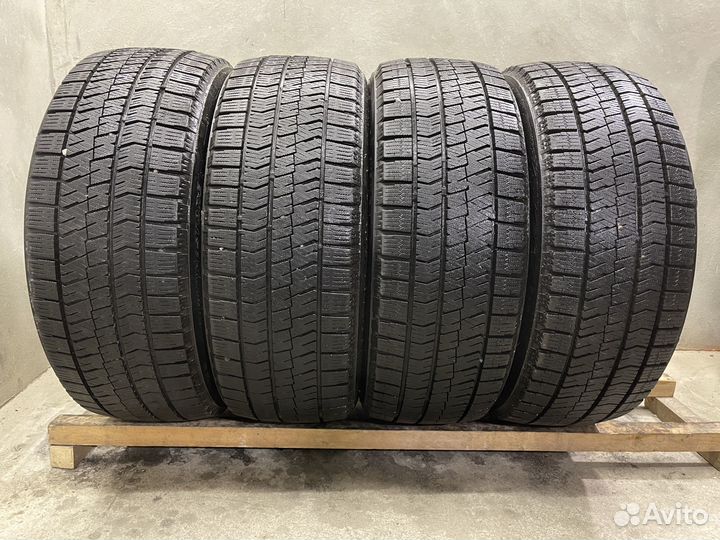 Bridgestone Blizzak VRX2 215/45 R17