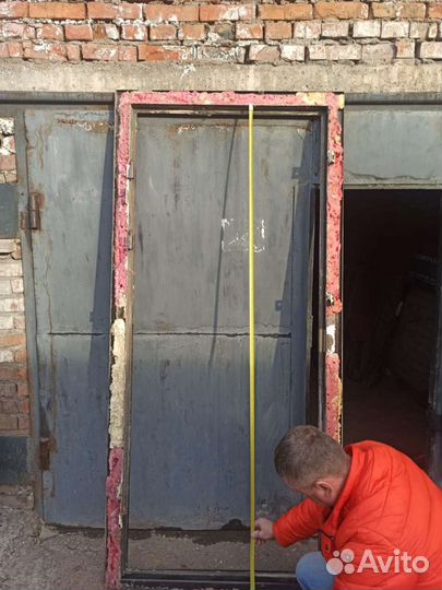 Металлическая дверь бу сняли с магазина