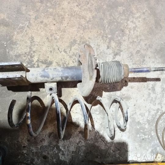 Амортизатор передний левый peugeot 308