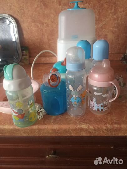 Бутылочки для кормления и стерилизатор