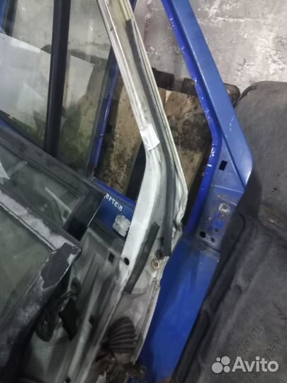 Двери передние на Спринтер по ремонт
