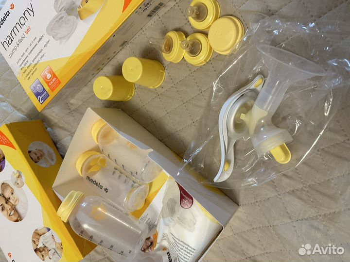 Ручной молокоотсос Медела и бутылочки