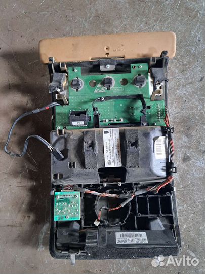 Плафон освещения салона на Porsche Cayenne