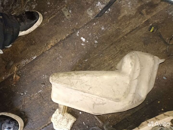 Бачок омывателя BMW 5 серии Е34