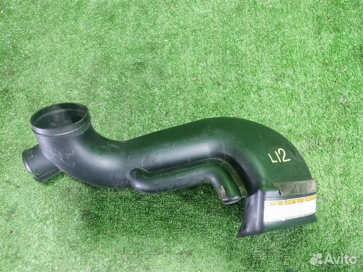 Воздухозаборник Suzuki Grand Vitara 2011