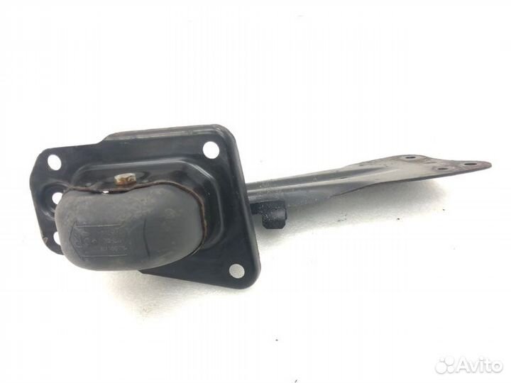 Кронштейн балки задний правый Volkswagen Jetta 1K2