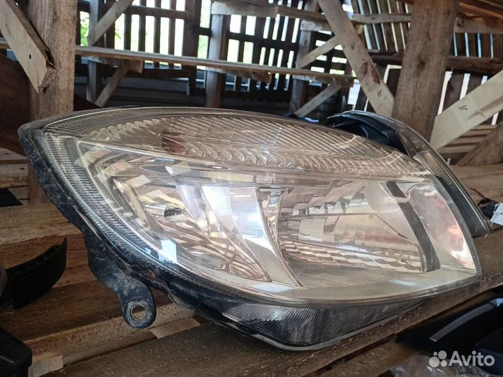 Передняя правая фара skoda roomster