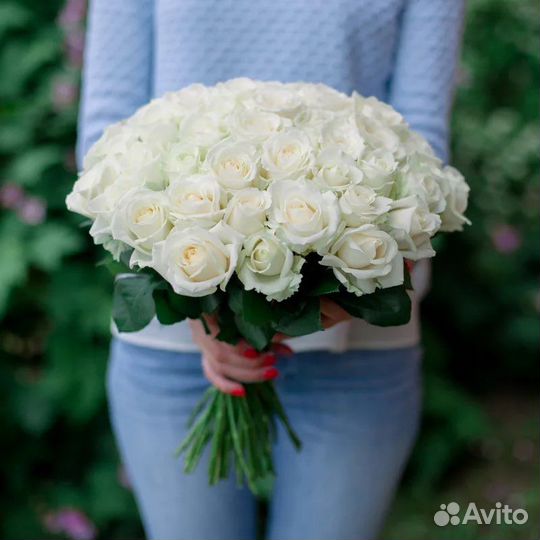 Букет из 51 белой розы 60см