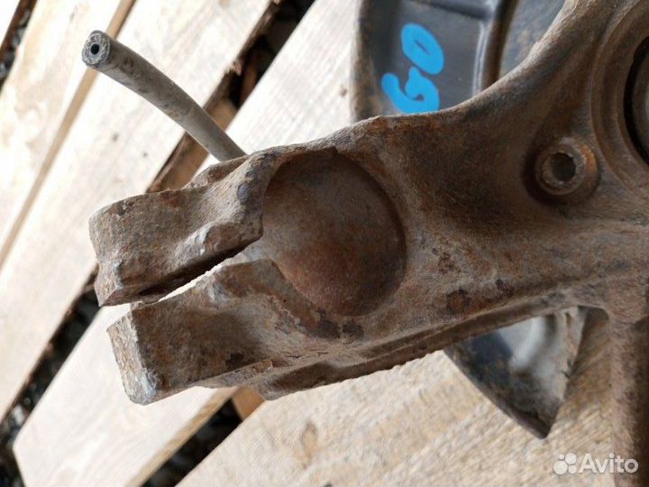 Кулак поворотный передний правый Volkswagen Golf 5