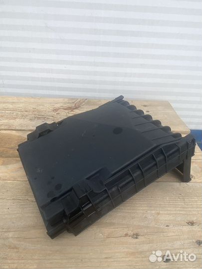 Крышка блока предохранителей VW passat cc