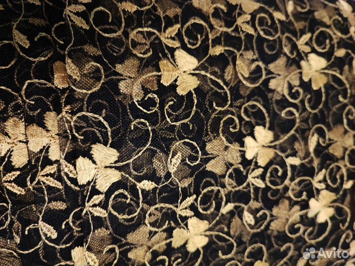 Ткань. Вышивка вискозой по сетке