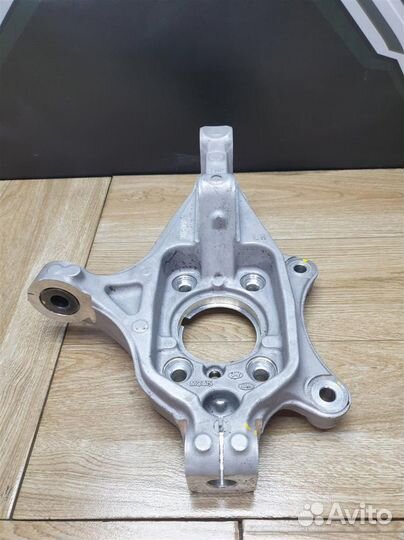 Кулак передний левый Hyundai SantaFe 2022