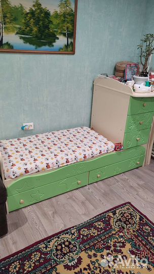 Детская кроватка с ящиком и комодом
