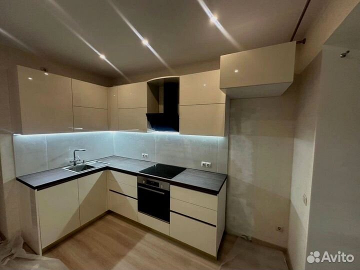 Кухня на заказ, кухня в потолок