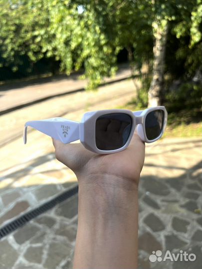 Очки в стиле prada