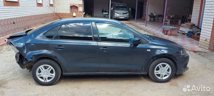 Volkswagen Polo 1.6 МТ, 2012, битый, 89 000 км