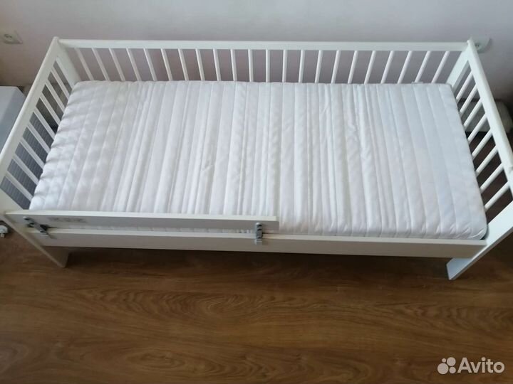 Детская кровать IKEA с матрасом