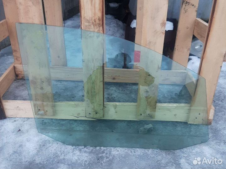 Стекло передней двери Фольксваген Тоуран