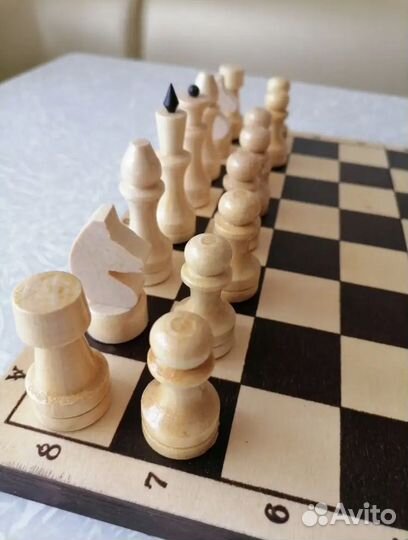 Шахматы обиходные лакированные деревянные