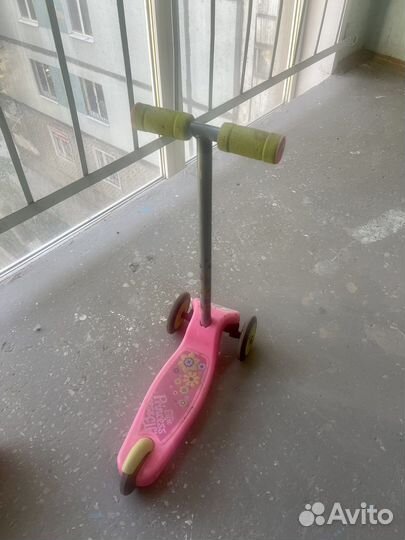 Самокат трехколесный