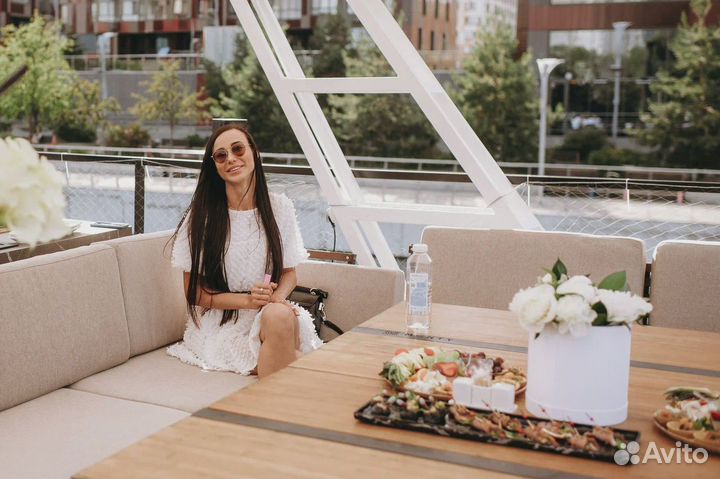 Речная прогулка по центру Москвы на хаусботе