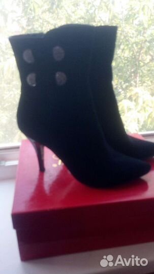 Замшевые ботильоны со стразами 38 размер