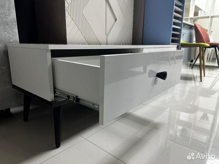 Тумба под тв белая