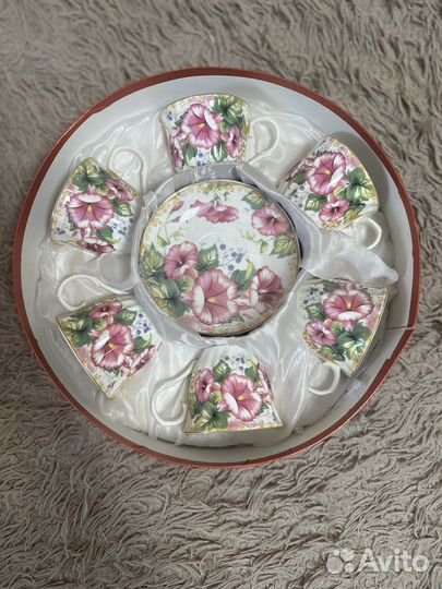 Фарфоровый чайный сервиз