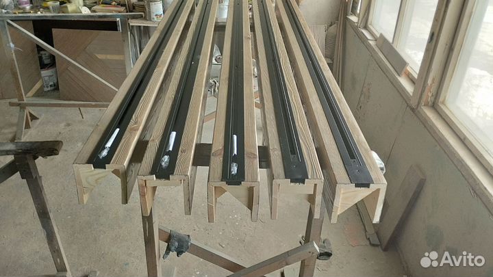 Декоративные балки с треками для светильников