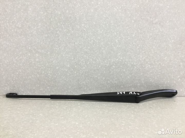 Поводок стеклоочистителя передний левый Nissan Ter