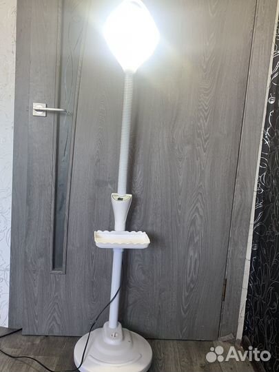 Лампа с лупой