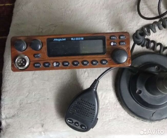 Автомобильная рация с антенной
