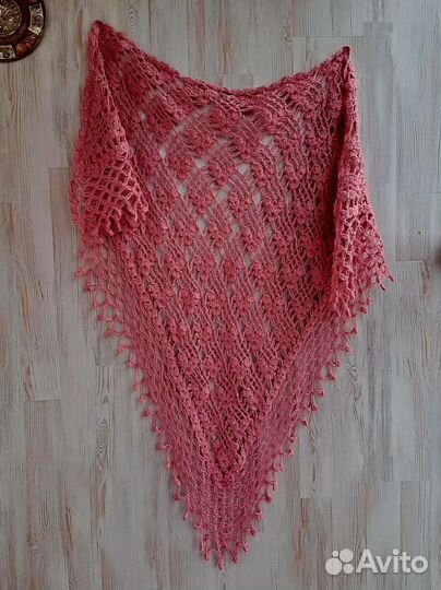 Ажурная шаль ручной работы