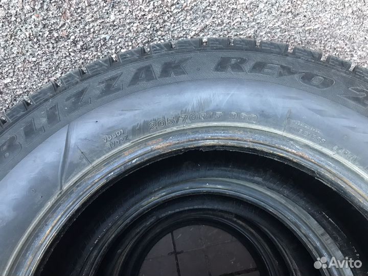 Bridgestone Blizzak Revo2 205/70 R15