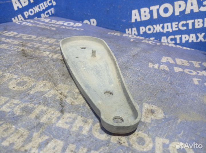 Крепление балки подвески Bmw E60 седан 2005